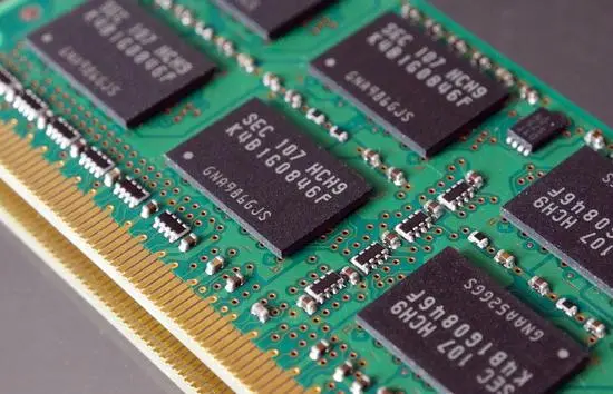 Which memory is faster cache or flash memory?